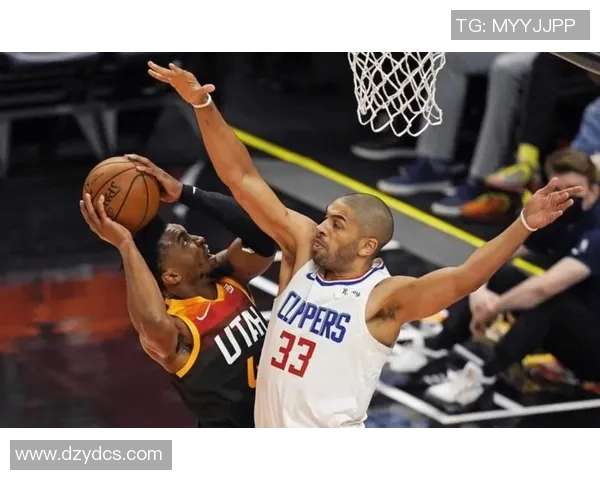 快船与爵士激战正酣精彩视频直播尽在眼前不容错过