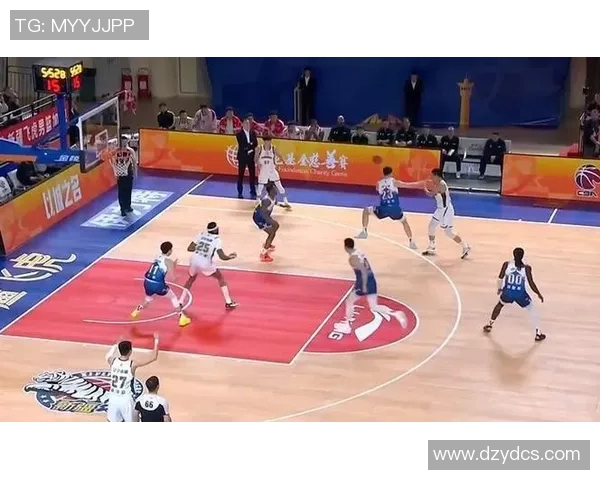 CBA激战新疆男篮与辽宁男篮巅峰对决精彩瞬间回顾与分析